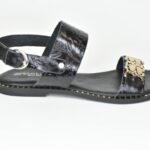 KSF 008 Μαυρα Δερματινα Πεδιλα με Μεταλλικα Χειροποιητα Διακοσμητικα και Αναγλυφο δερμα με Tribals