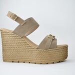 Χειροποιητες Δερματινες Πλατφορμες Castor με Διπλη Μανσεττα και Μεταλλικη Αγκραφα Artistic 1133-11 Mπεζ