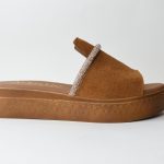 Χειροποιητες Δερματινες  Παντοφλες Castor με Μεγαλη Φασα και Διακοσμητικη Λωριδα Strass 2097-10Κ Kαμελ/Camel